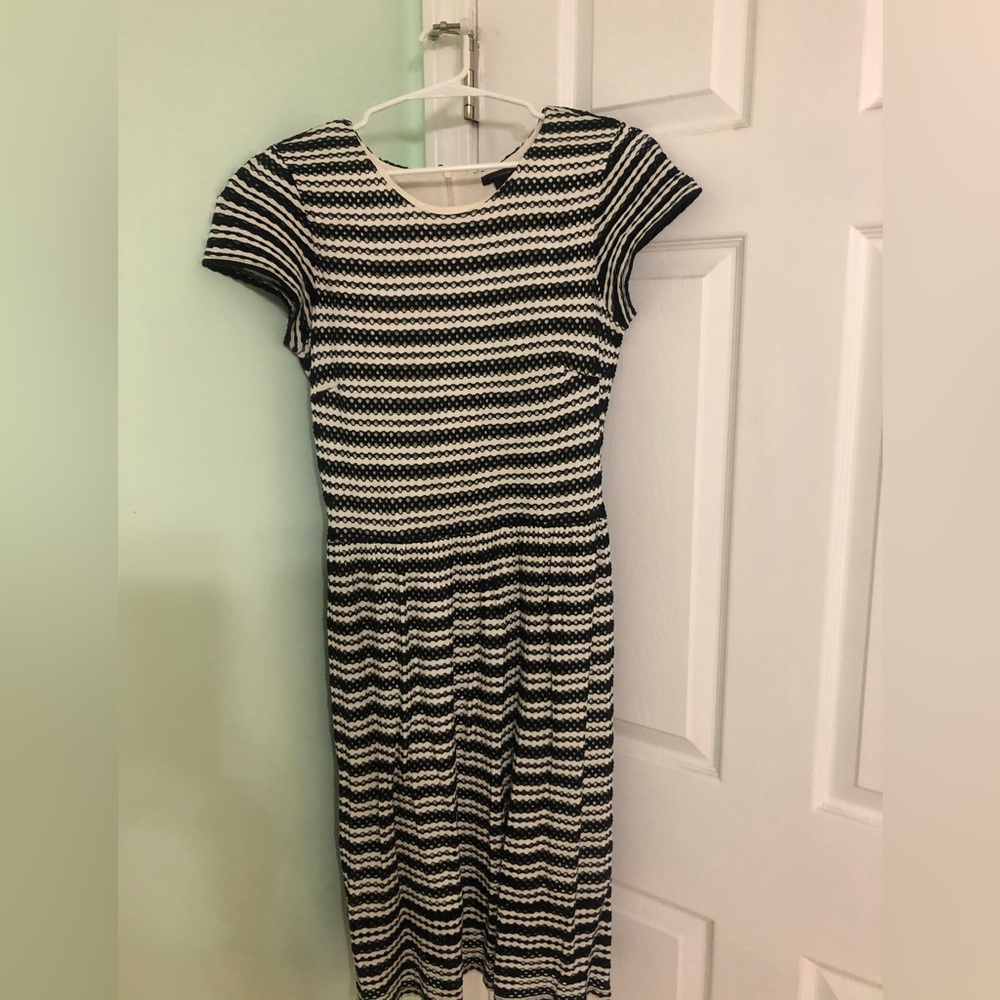 Ann Taylor Short Sleeve Dress Size 8